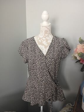 AUW Women's Large Black and White Printed Wrap Peplum Top